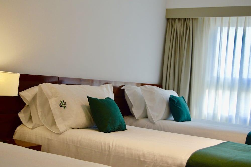 Hotel 6 De Octubre Buenos Aires Bagian luar foto