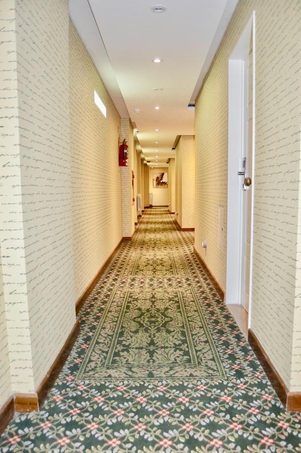 Hotel 6 De Octubre Buenos Aires Bagian luar foto