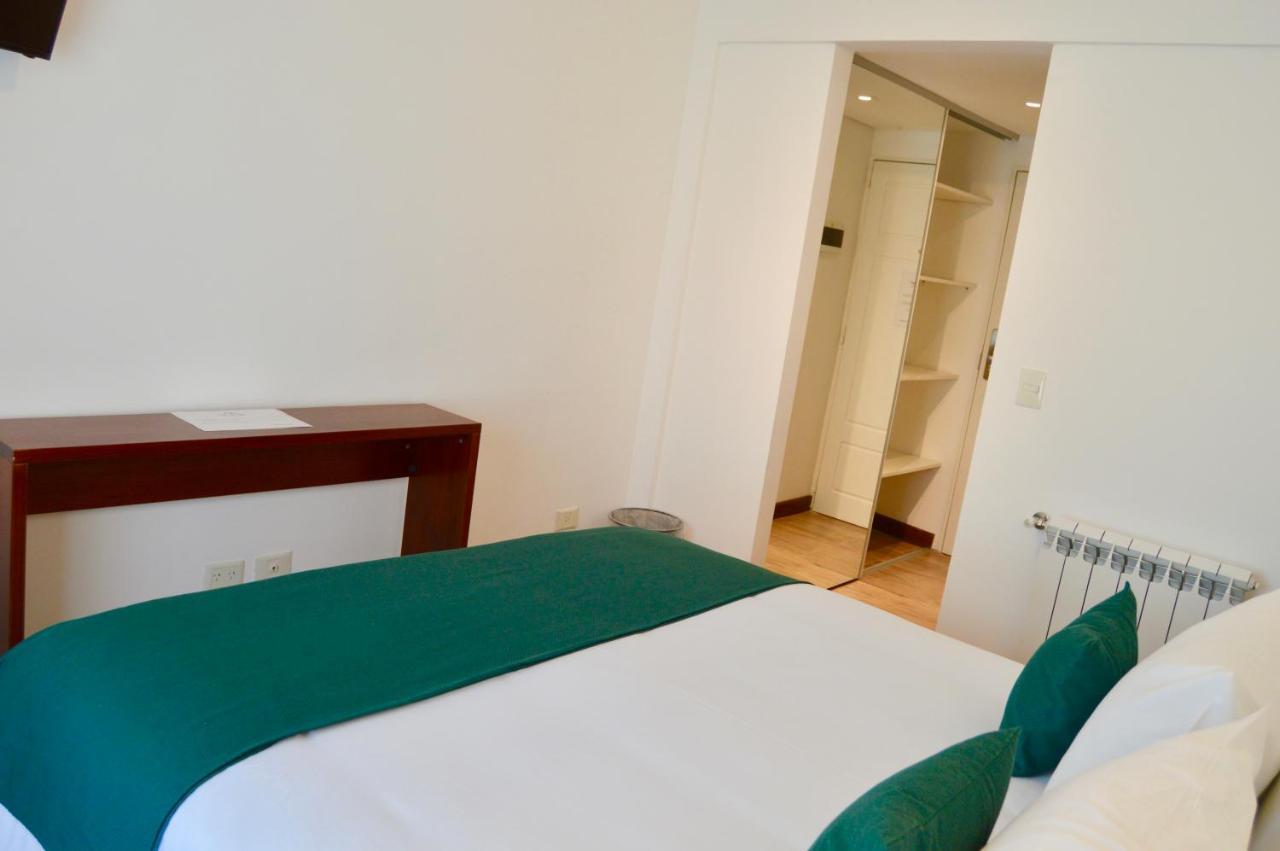 Hotel 6 De Octubre Buenos Aires Bagian luar foto