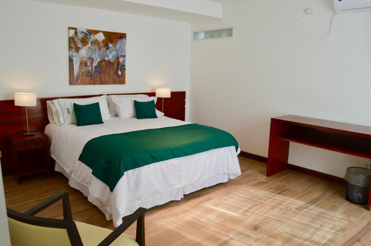 Hotel 6 De Octubre Buenos Aires Bagian luar foto