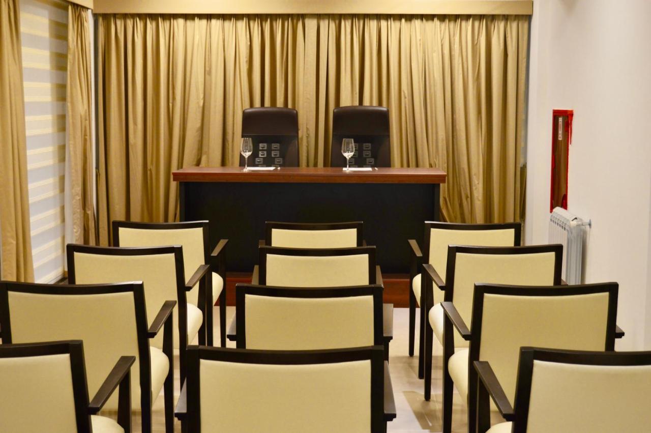 Hotel 6 De Octubre Buenos Aires Bagian luar foto