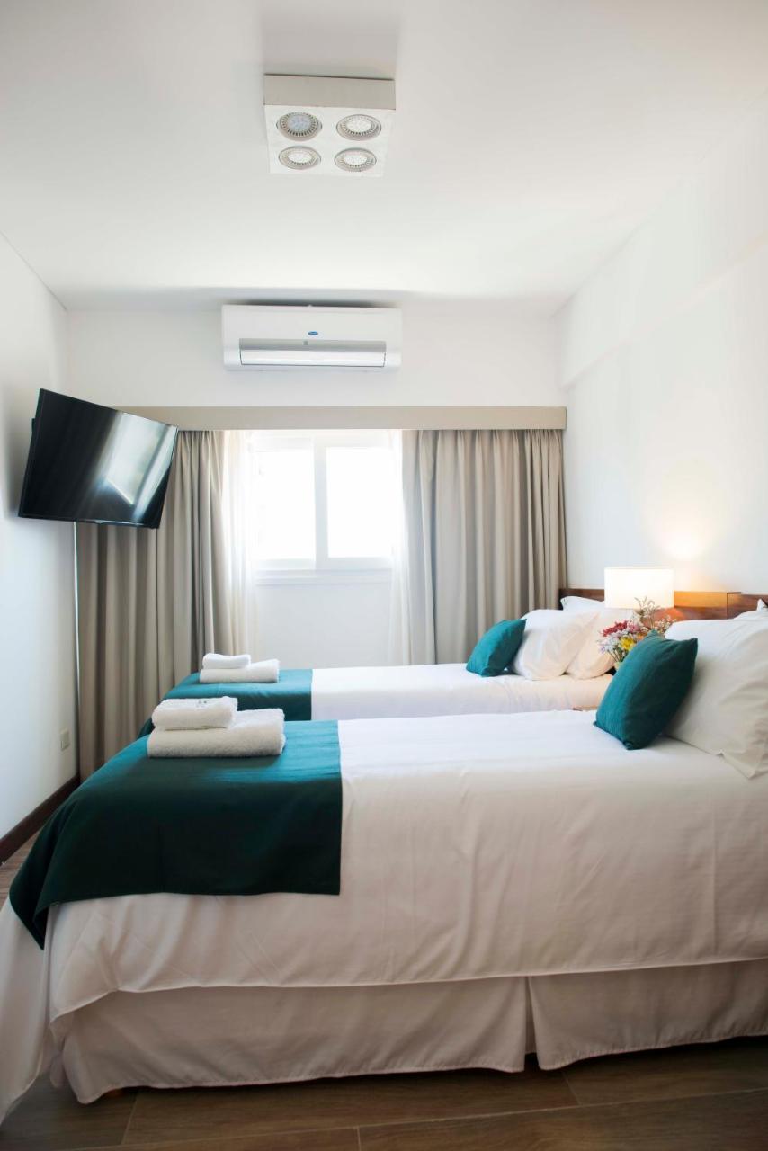 Hotel 6 De Octubre Buenos Aires Bagian luar foto