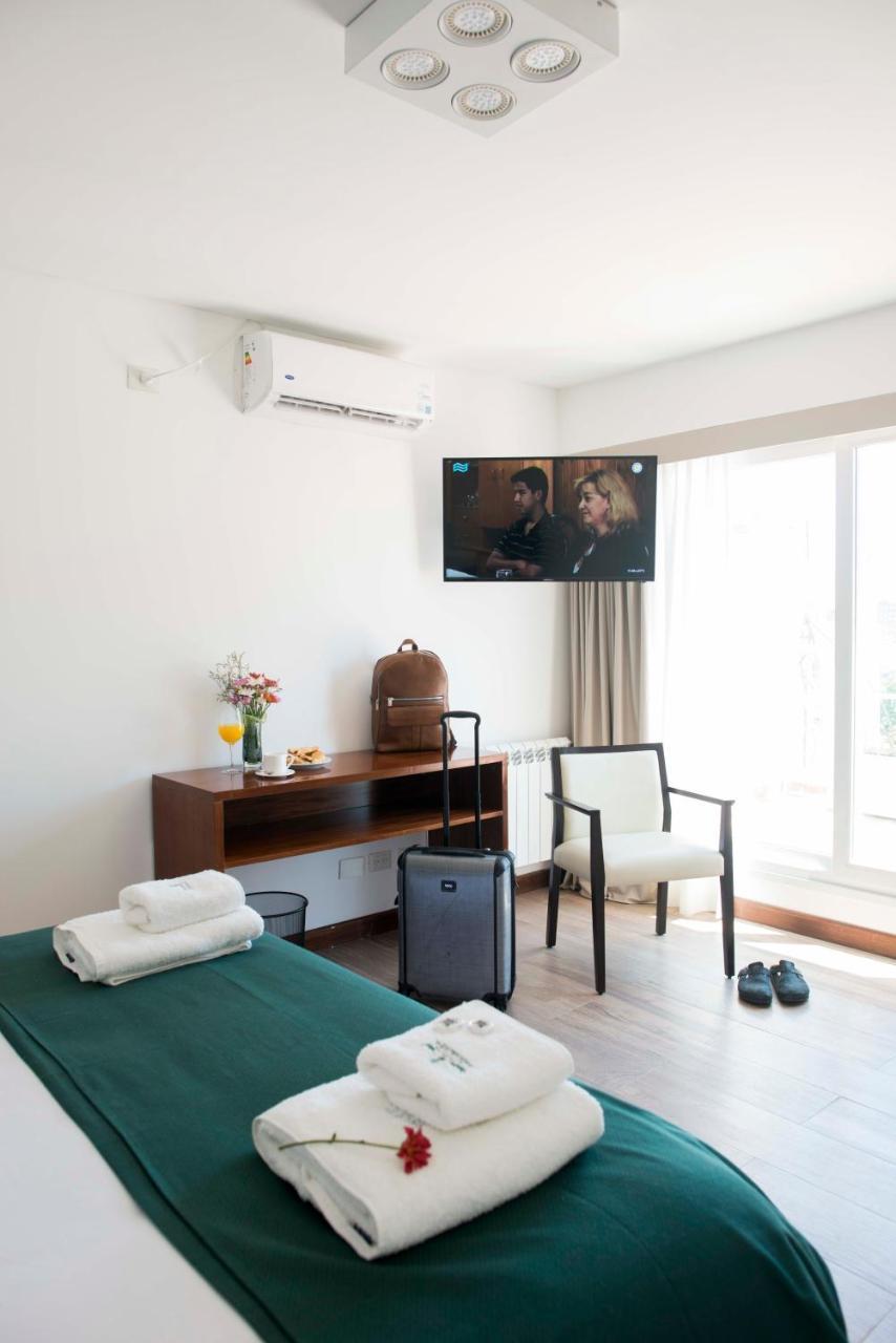 Hotel 6 De Octubre Buenos Aires Bagian luar foto